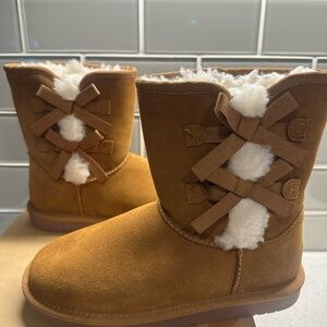 Koolaburra Chestnut Shearling Boots with Bows